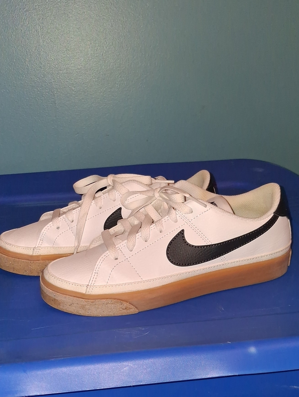 Nike Womens Court Legacy Sneakers with Black Swoosh and Gum Sole Size 7